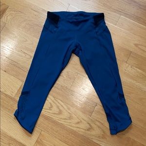 Lululemon Capri Leggings, Size 6, Cute Detail